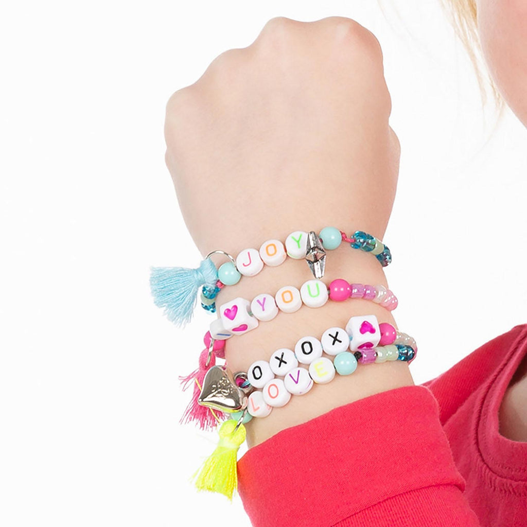 Totum letter armbanden maken