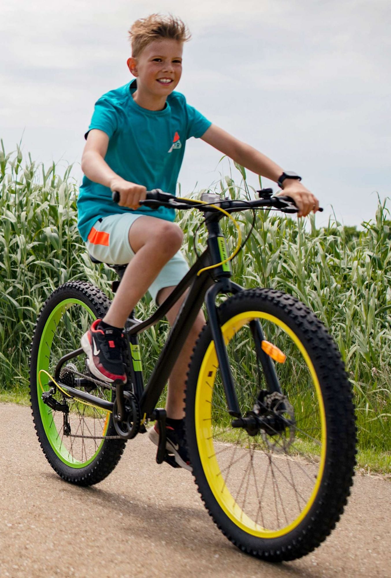 Volare Gradient Kinderfiets – Jongens – 20 inch – Zwart Geel Groen – 6 speed – Prime Collection