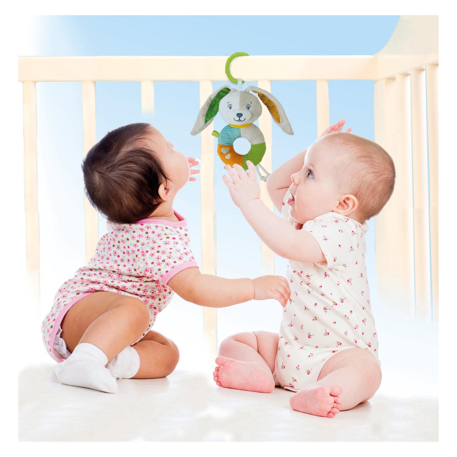Clementoni baby - pluchen rammelaar konijn