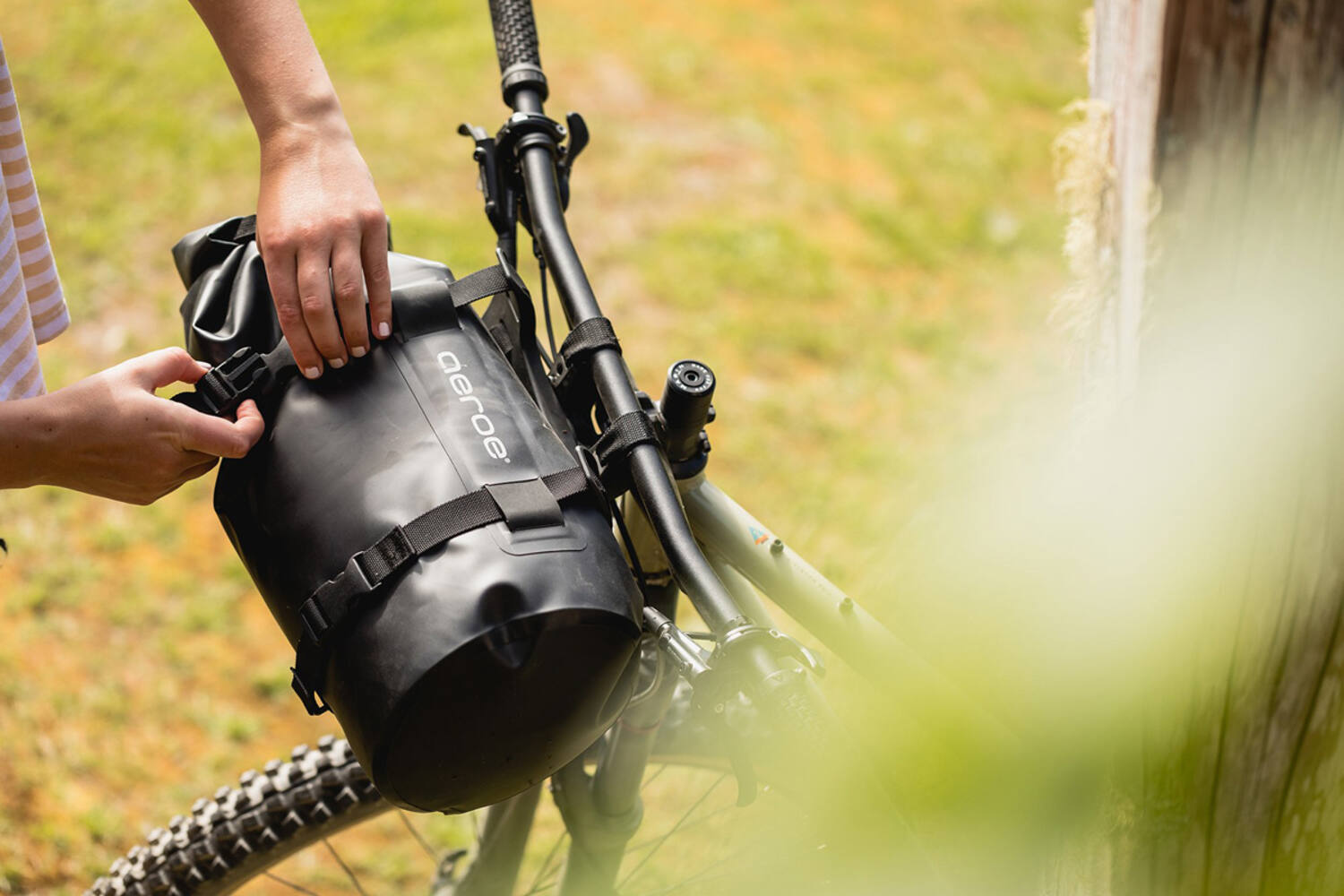 Aeroe spider cradle handlebar luggage holder