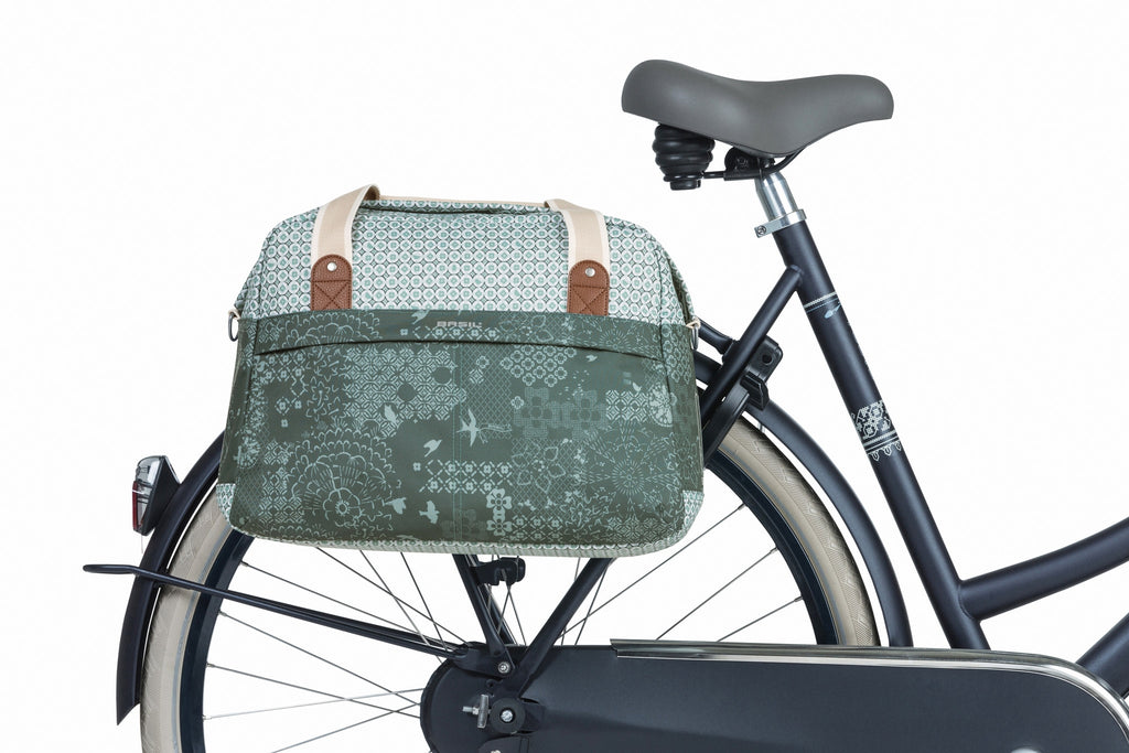 Basil Bohème fietsschoudertas groen 18L