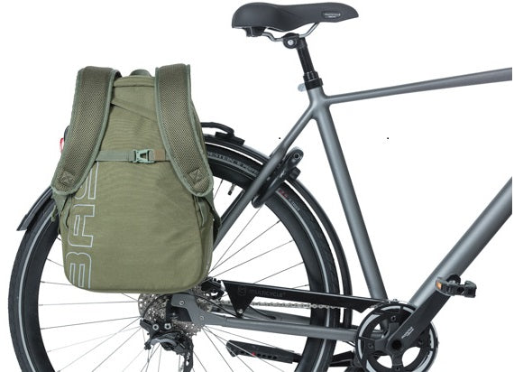 Basil Flex fietsrugzak - groen, hoogwaardig polyester, gewatteerde schouderbanden, Hook-On systeem