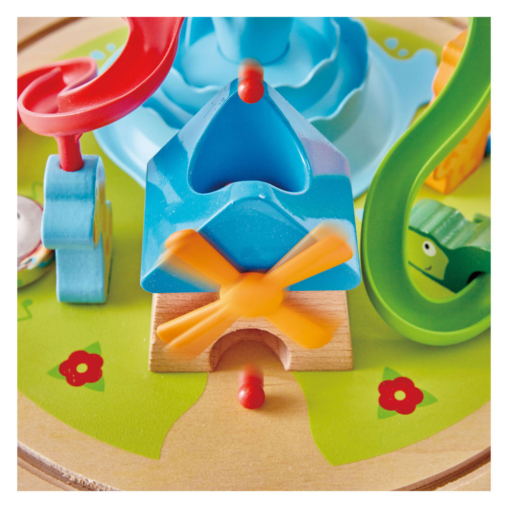Hape bol met magnetisch doolhof sunney valley dome