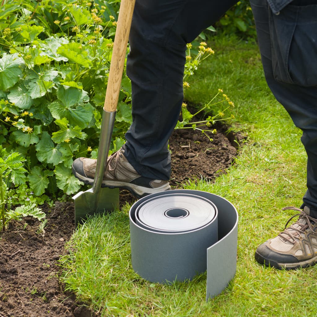 Nature borderrandset met bijpassende grondpennen