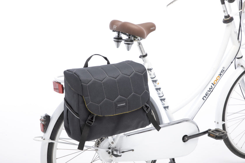 Mondi Joy Single Ivy - zwarte schoudertas - 36x16x32cm