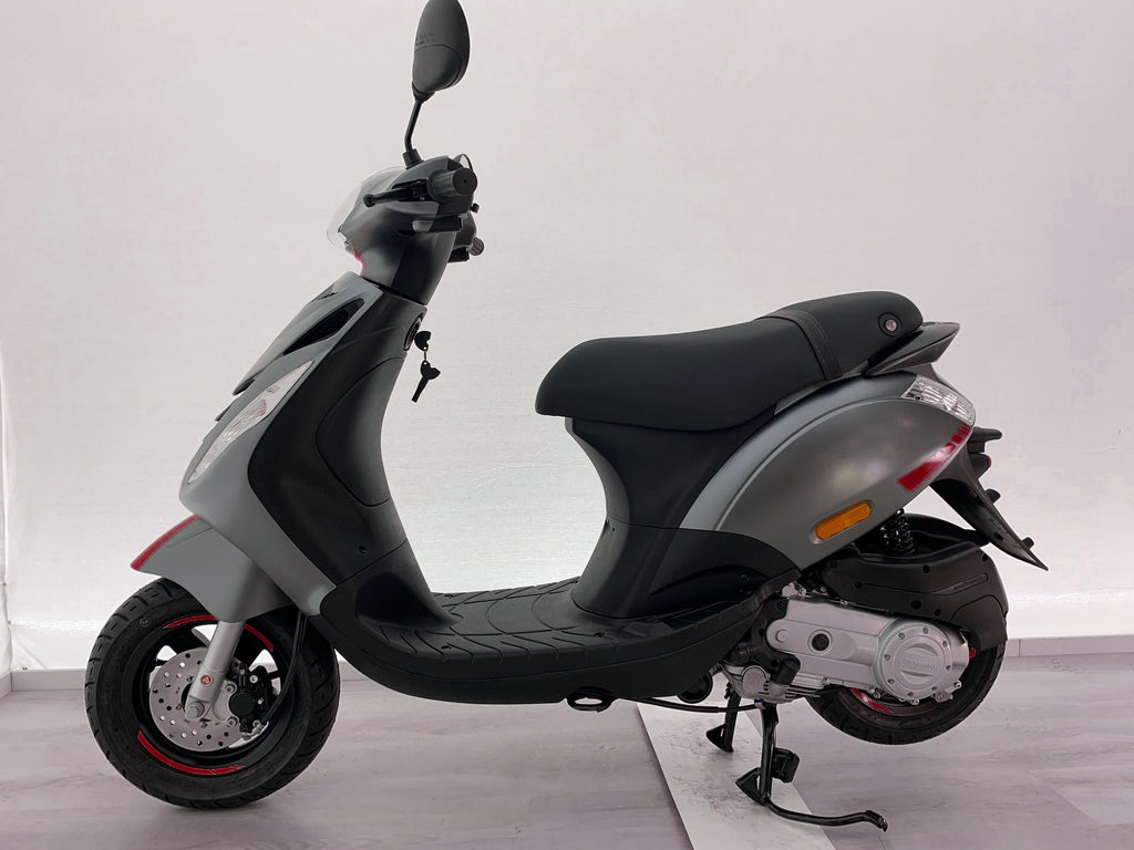 Stickerset CVS Mercedes AMG Rood | Piaggio Zip