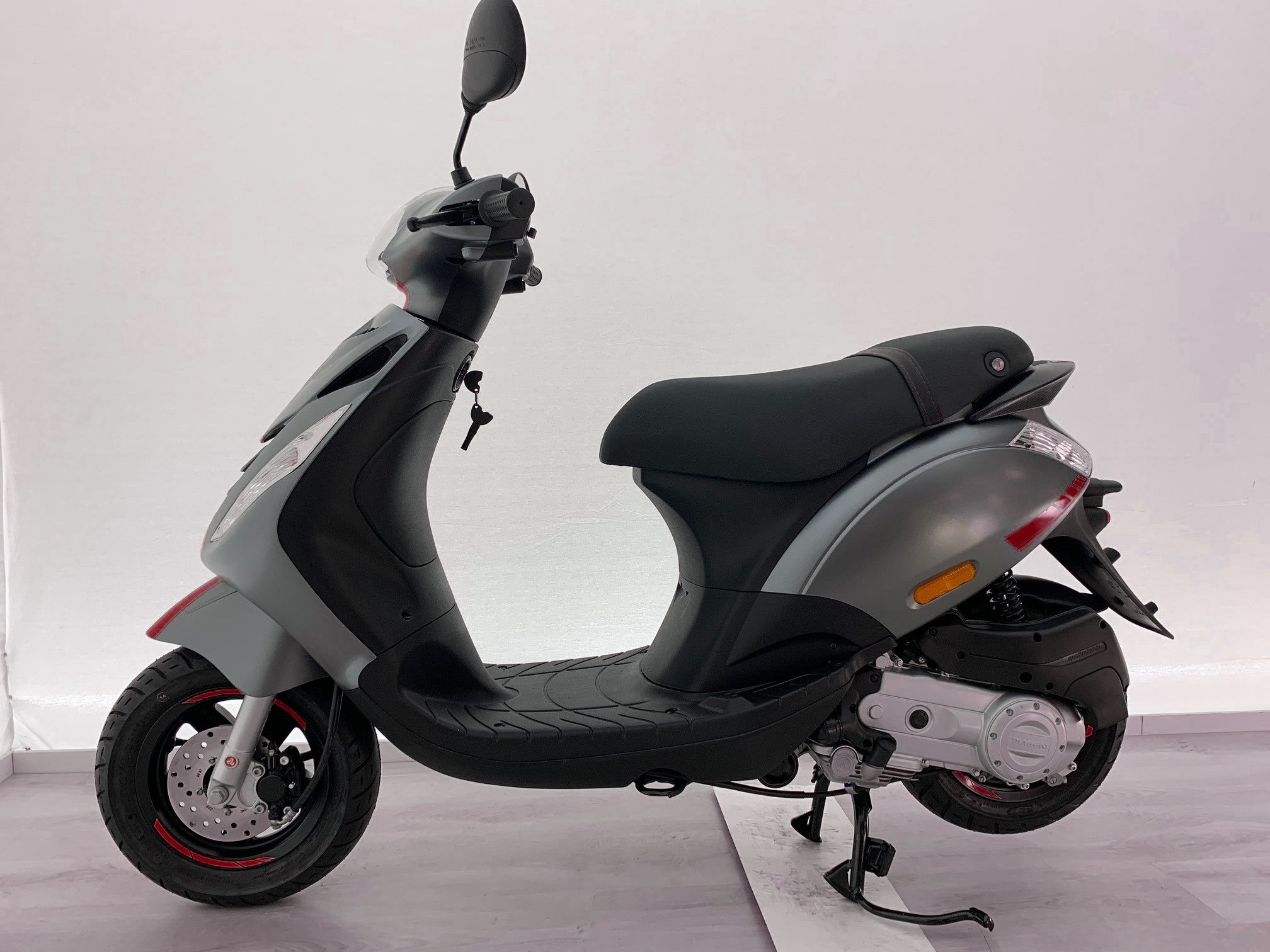 Stickerset CVS Mercedes AMG Rood | Piaggio Zip
