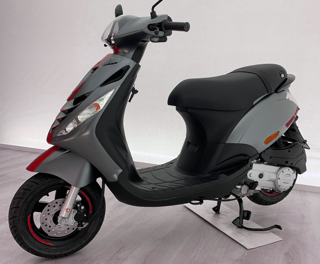 Stickerset CVS Mercedes AMG Rood | Piaggio Zip