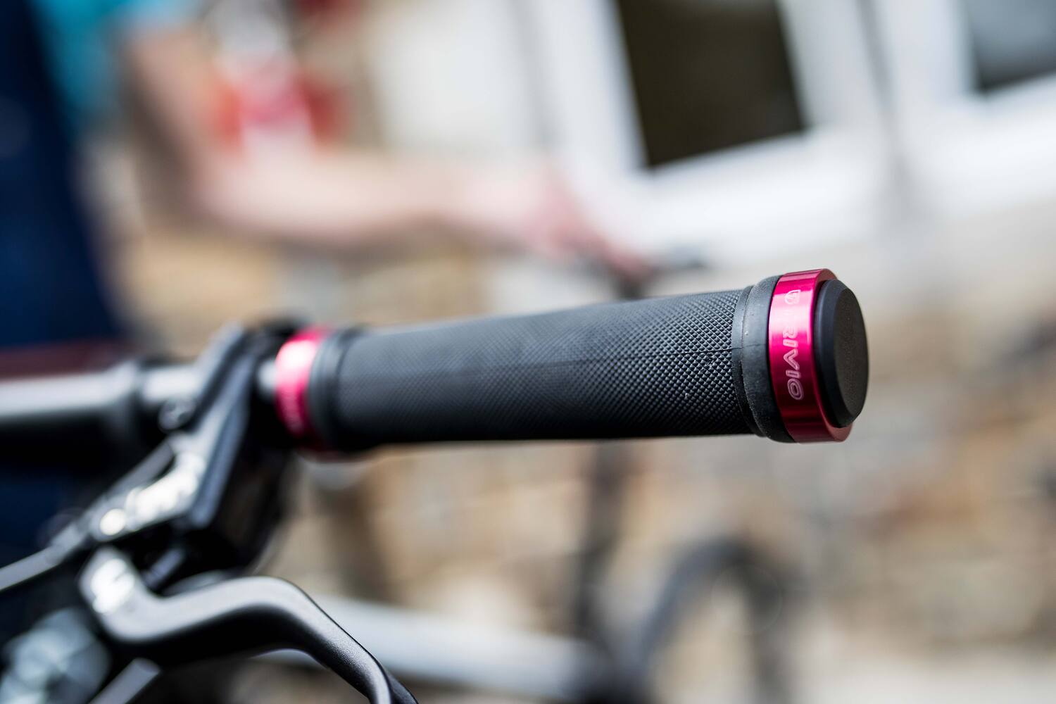 Trivio - fiets handvatten diamant grip zwart lock-on rood