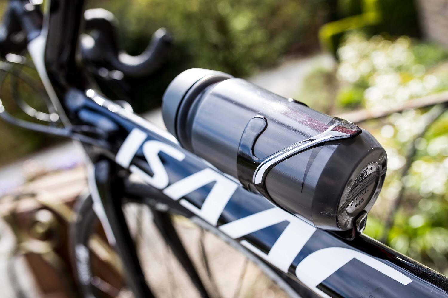 Trivio - bidonhouder carbon ud finish zwart / wit