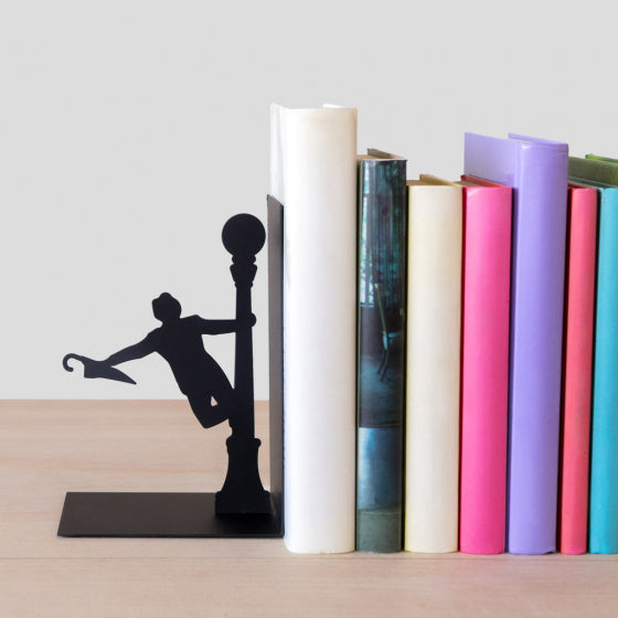 boekensteun Singing In The Rain 17 x 27 cm metaal zwart