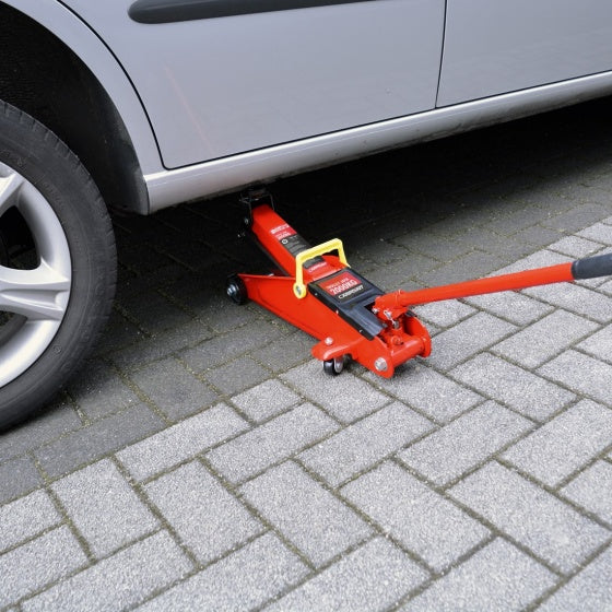 Carpoint garagekrik – verrijdbaar – hydraulisch - maximaal draagvermogen 2000kg - hefhoogte van 130-380mm - automatische veiligheidsklep - lange pompstang – zwenkwielen – met tüv gs product certificering