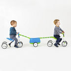 Chillafish loopfiets 1 jaar met aanhangwagen voor jongens en meisjes - vierwieler tot 3 jaar met opbergvak - blauw - lichtgewicht loopauto - extra stabiel - stille anti slip banden voor binnen en buiten - model quadie trailer