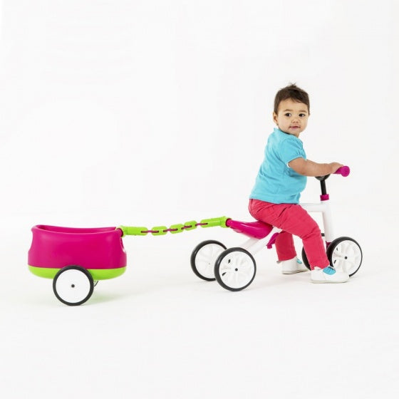 Chillafish loopfiets 1 jaar met aanhangwagen voor jongens en meisjes - vierwieler tot 3 jaar met opbergvak - roze - lichtgewicht loopauto - extra stabiel - stille anti slip banden voor binnen en buiten - model quadie trailer