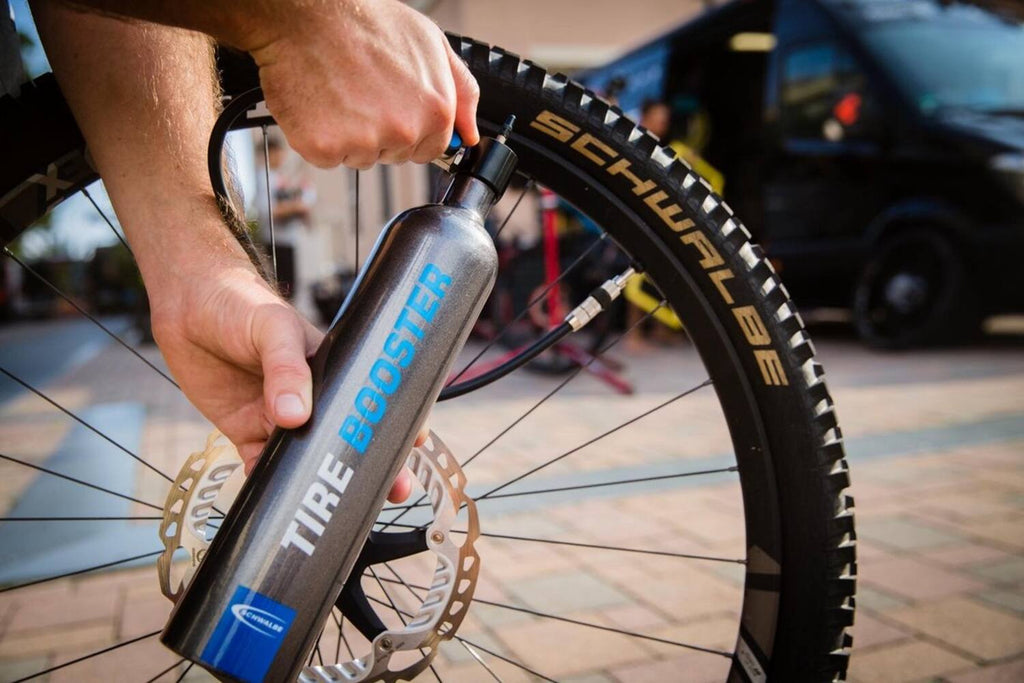 Schwalbe Tire booster tubeless fietspomp inclusief montage riem