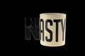 alfabet-mok nasty 300 ml keramiek wit/zwart