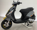 Stickerset CVS Mercedes AMG Geel | Piaggio Zip