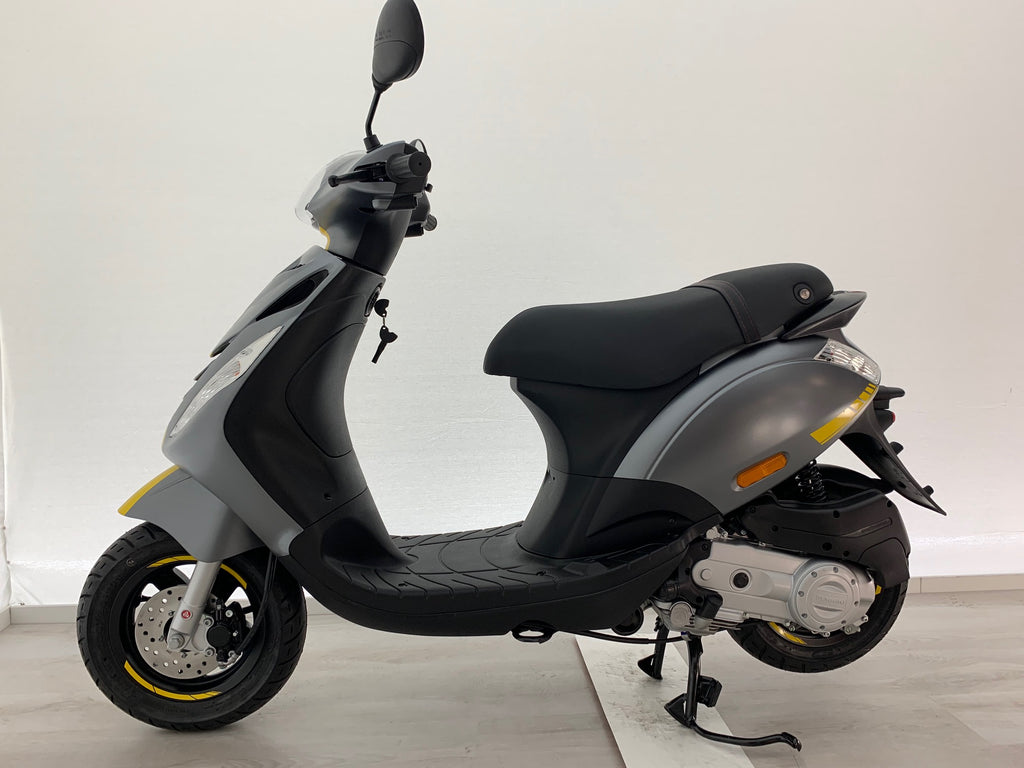 Stickerset CVS Mercedes AMG Geel | Piaggio Zip