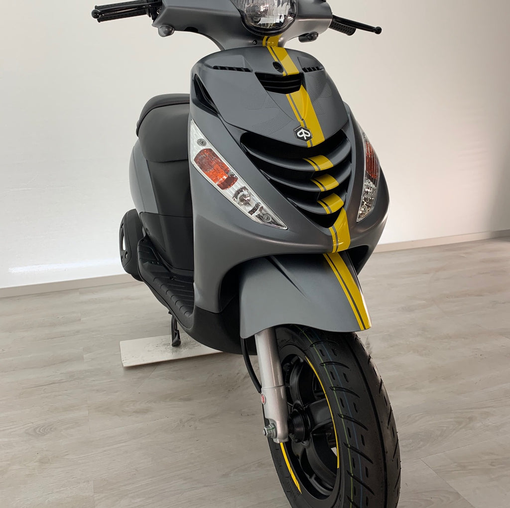 Stickerset CVS Mercedes AMG Geel | Piaggio Zip