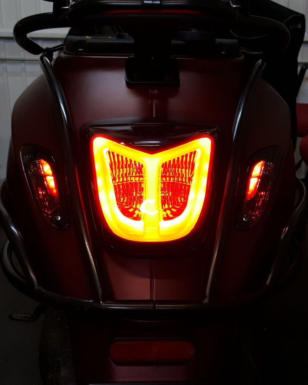Achterlicht LED Tube THNDR Glans Zwart | Vespa Sprint